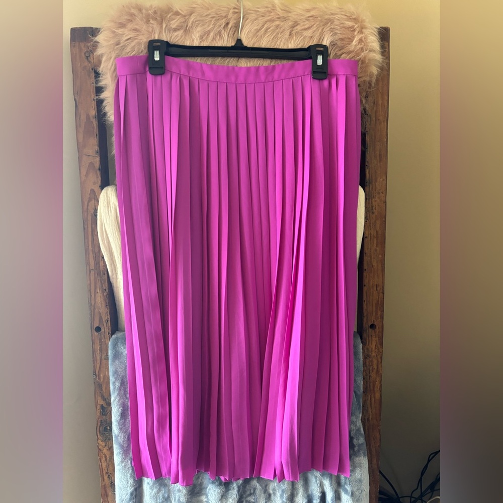 J Crew size 12  Pink Pleated Skirt